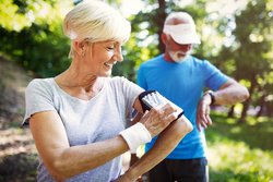 Gesund & aktiv älter werden: Online-Bewegungsangebote